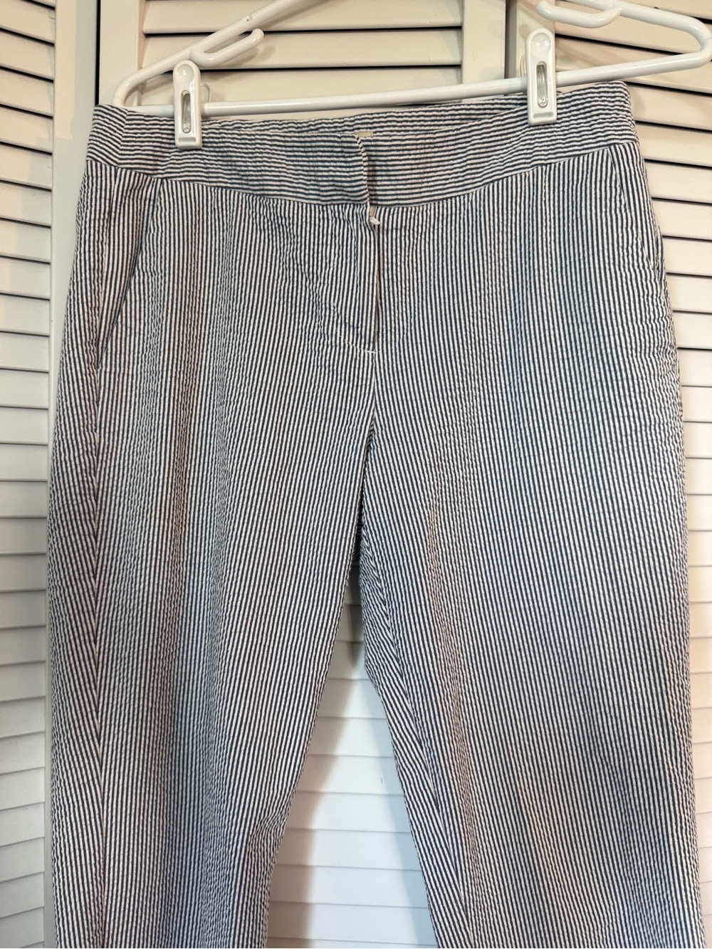 Straight-Leg Seersucker Pants in Navy and White British Khaki 6 preppy